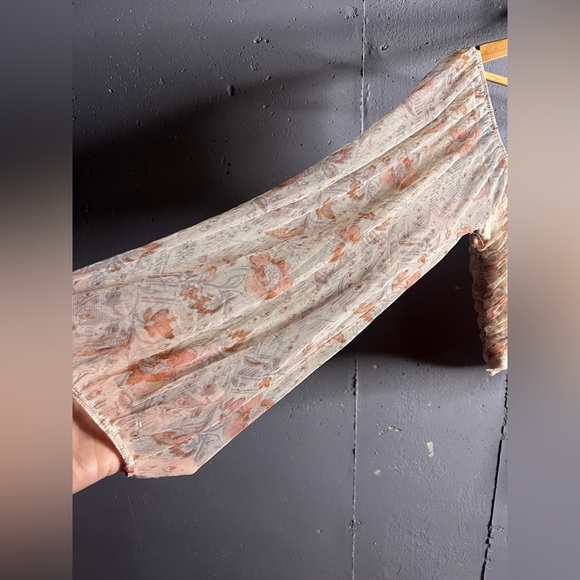 Free People Lilia Ruched Cropped Top floral Ivory. Size Medium - Picture 6 of 9